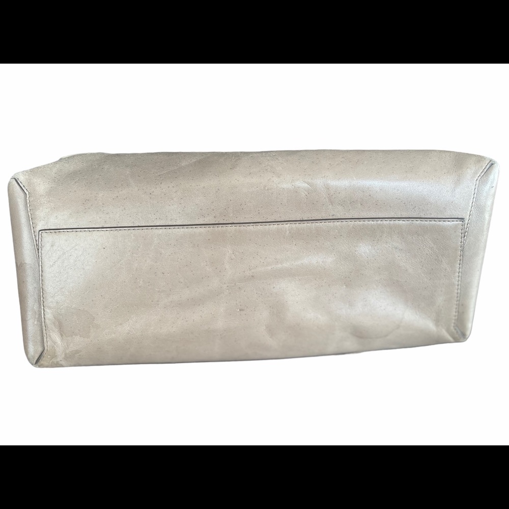COACH Taupe 3 Pocket Purse Pre-Owned Magnet Close - Picture 7 of 14